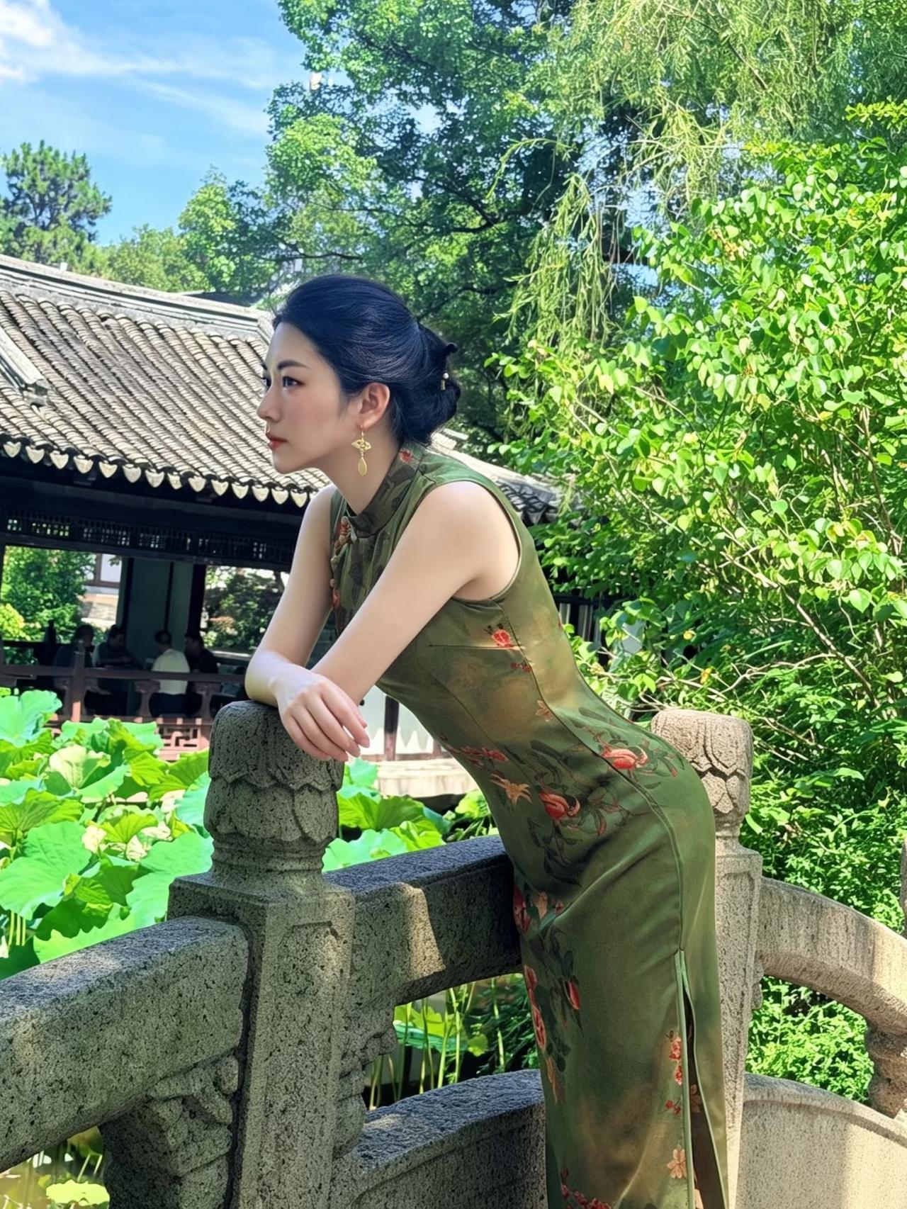 一组园林旗袍照