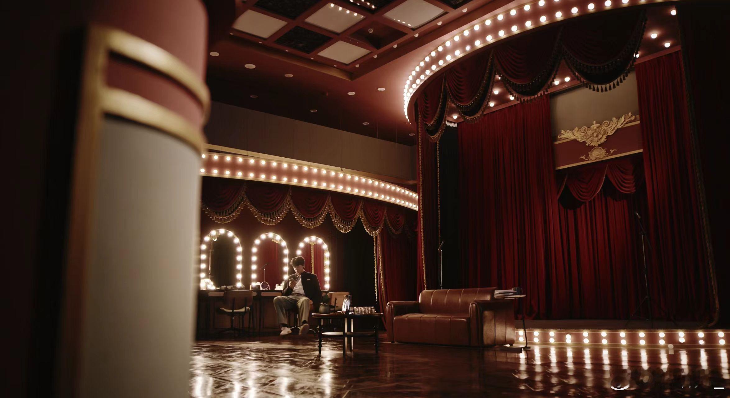 问界M7去哪儿都行问界M7的大空间能塞下天幕桌椅，华为智驾不管是盘山路还是窄路会