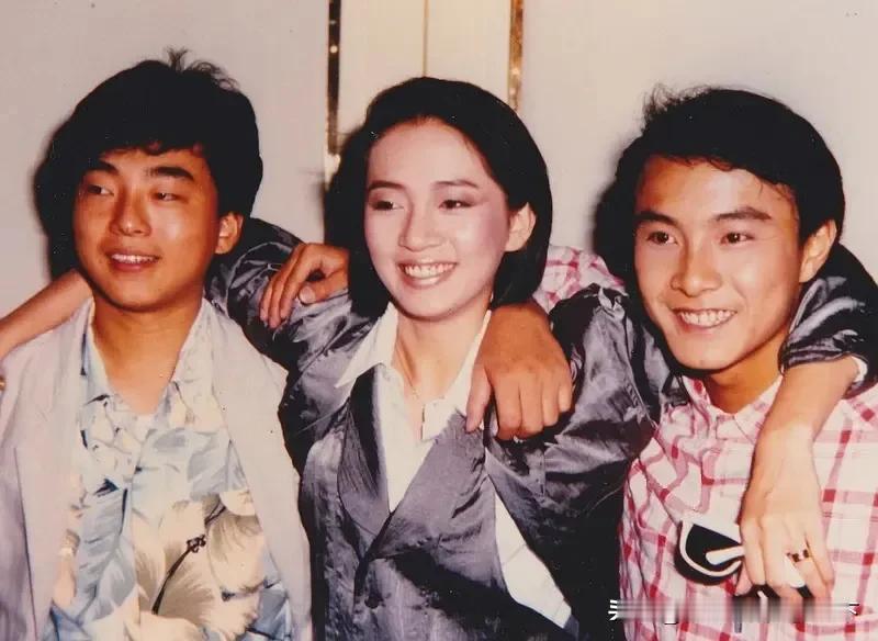 华星唱片公司举办的新秀歌唱大赛曾是八九十年代香港最重要的发掘乐坛新人的选秀活动，