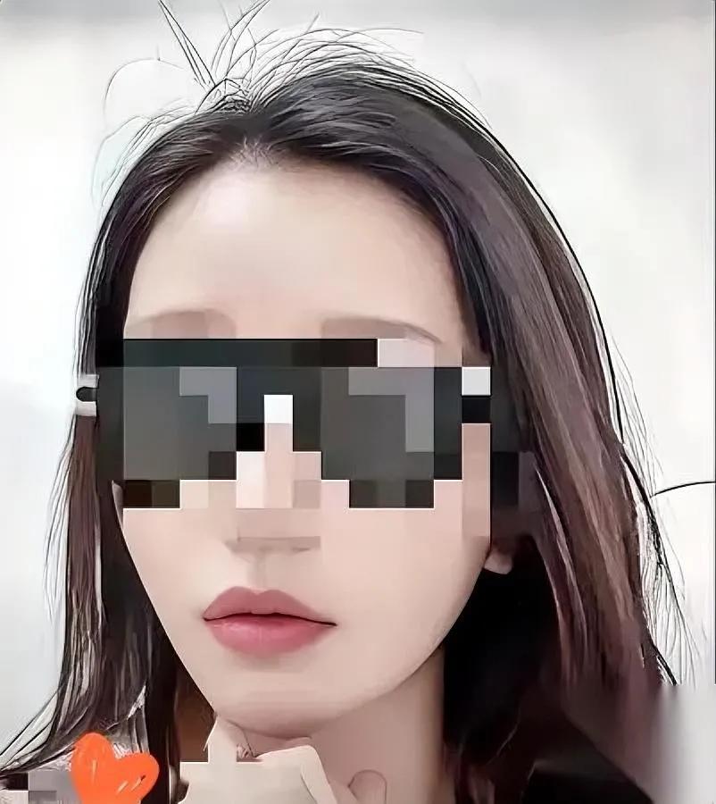 刚刷到副店长那事儿，我气到摔了杯子。

不是因为大尺度视频，是那男的藏视频的心思