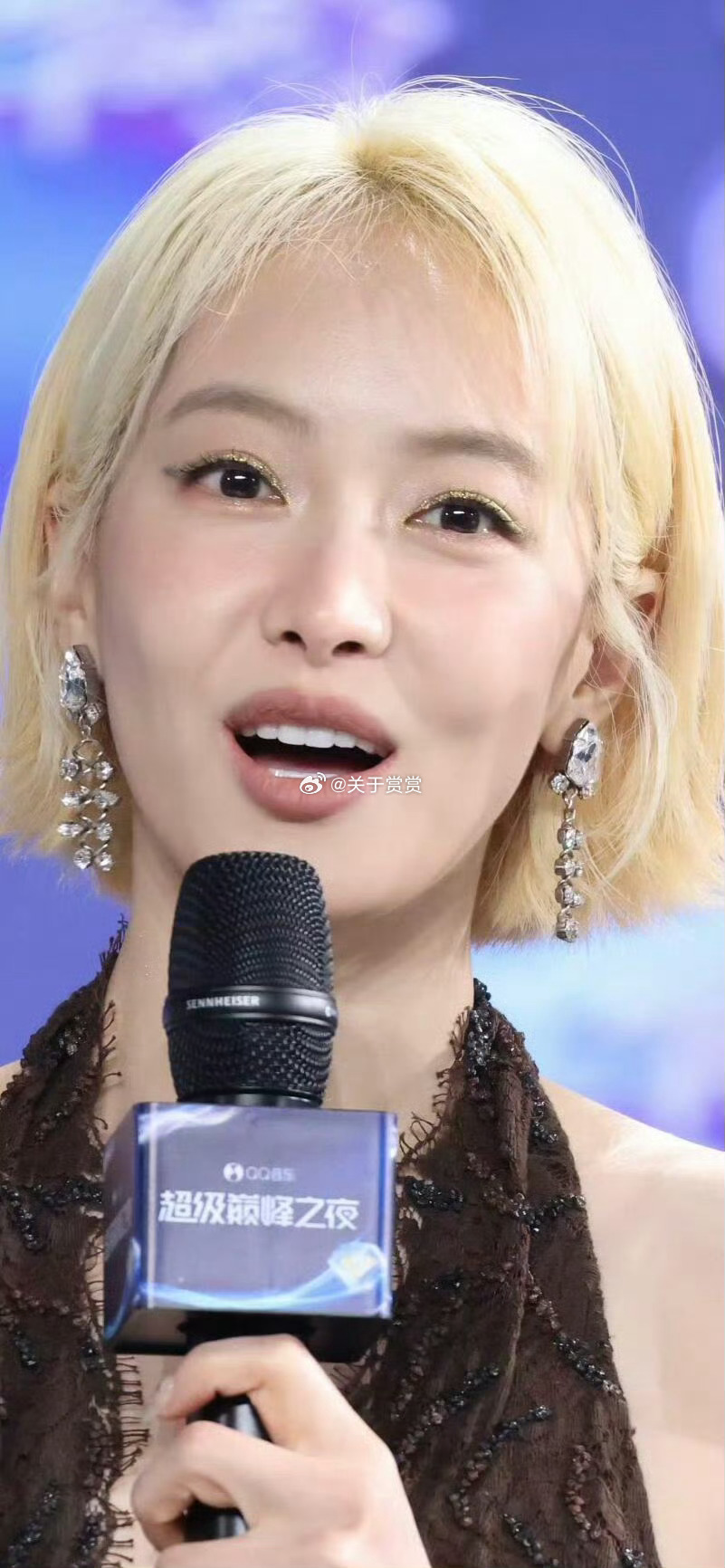 宋茜短发有点显老 