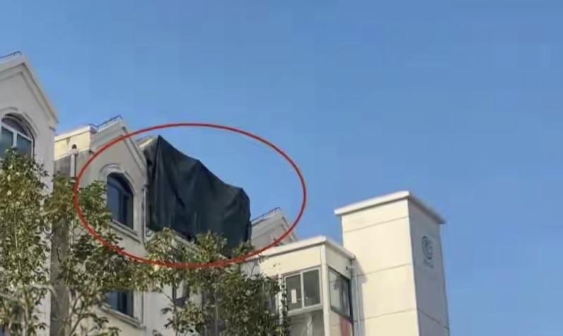 上海宝山区一市民通过12345实名举报小区违建，举报仅10分钟，个人信息就被泄露