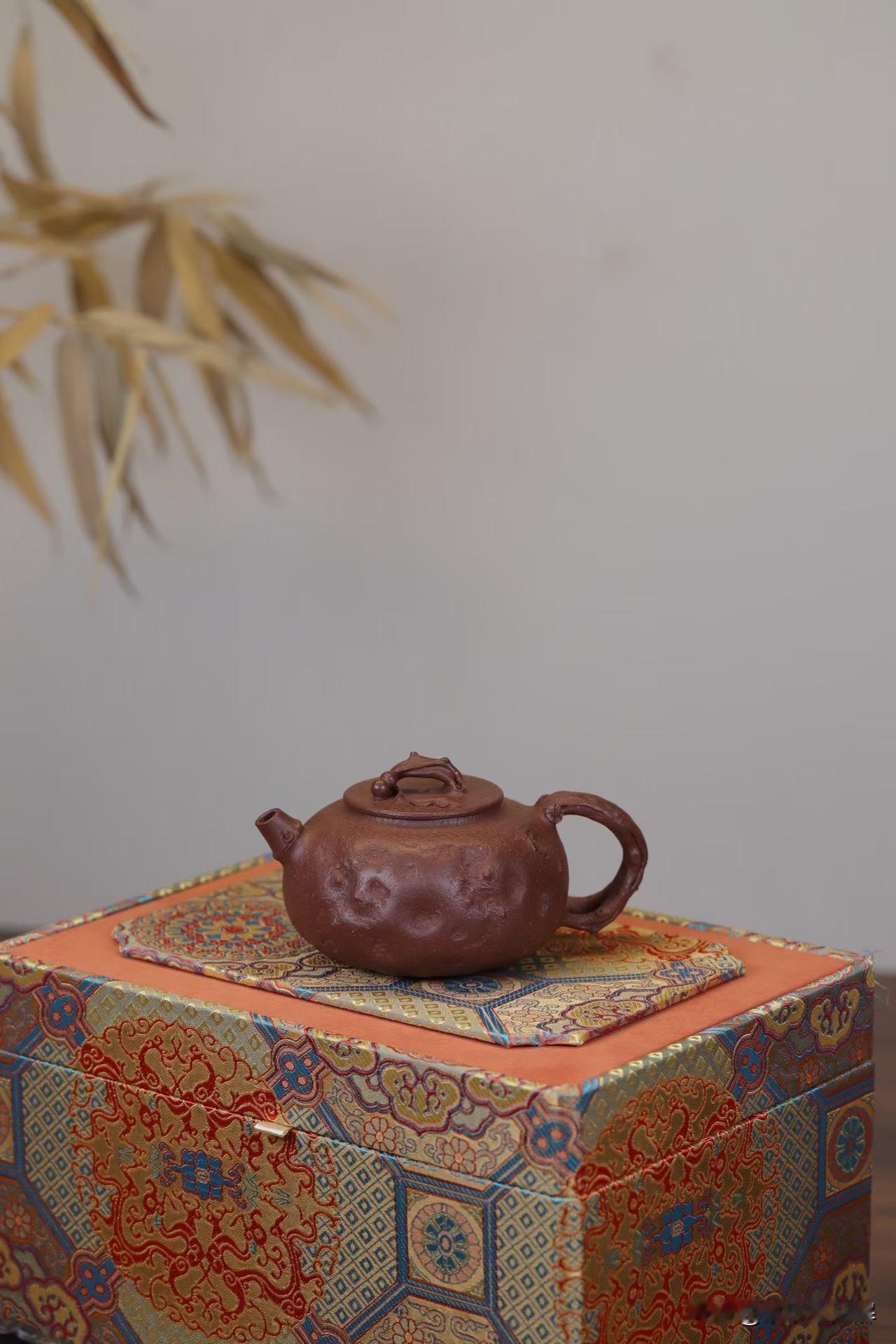 拿着300想买全手工紫砂壶？老师傅直言：别做梦了！
昨天有个粉丝私信我，发来一张