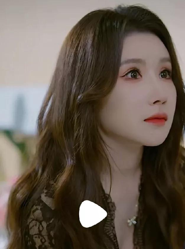 [短剧演员金瞳，演技、颜值均上乘，但没几个人知道她。]
短剧宝藏演员金瞳，名气极