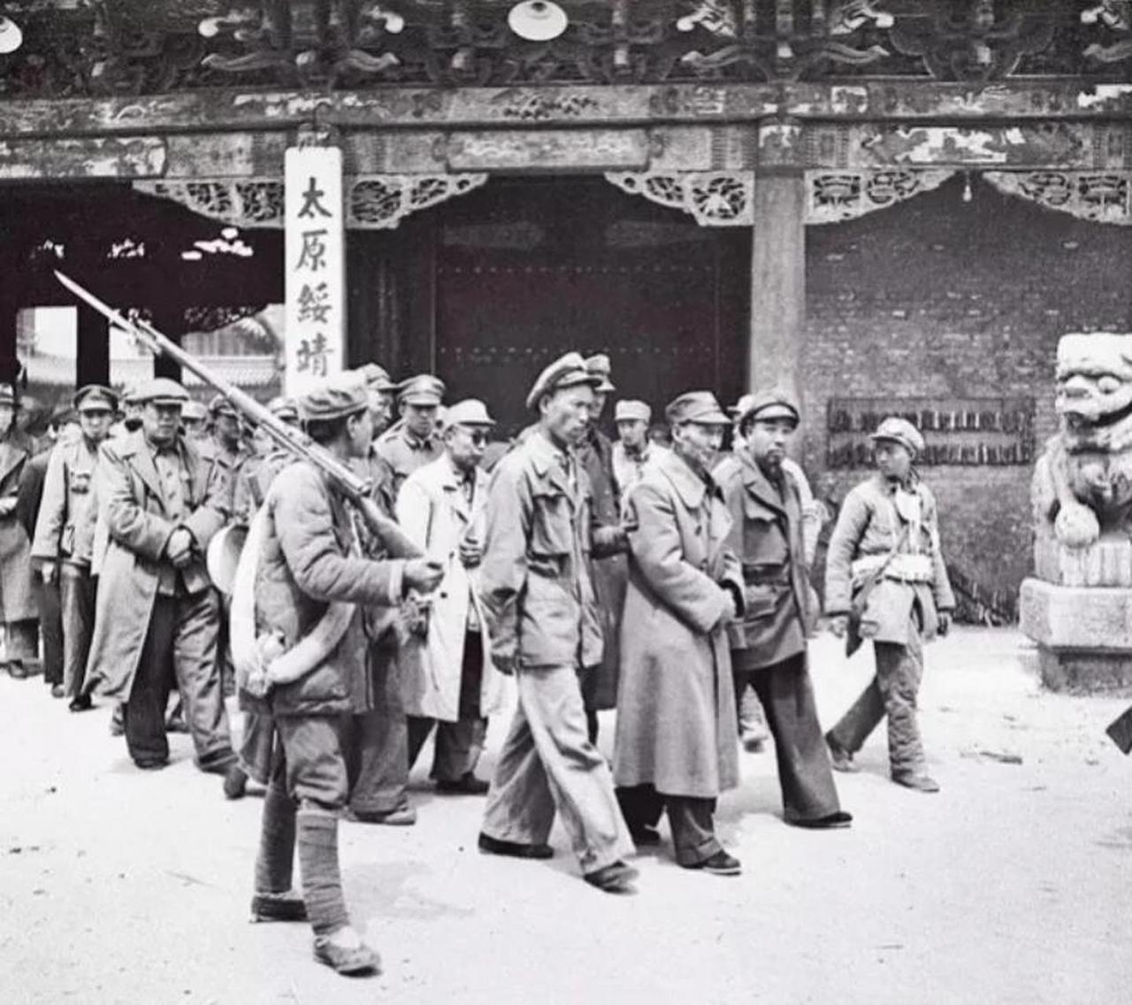 1949年4月22日的晚上，太原城外炮声响个不停。赵承绶给太原守备司令王靖国打通