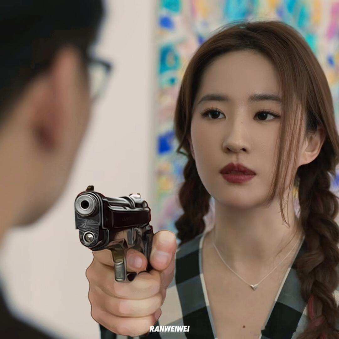 #刘亦菲举枪表情包#刘亦菲举枪表情包，这才是刘亦菲正确打开方式，用最美的脸，开最