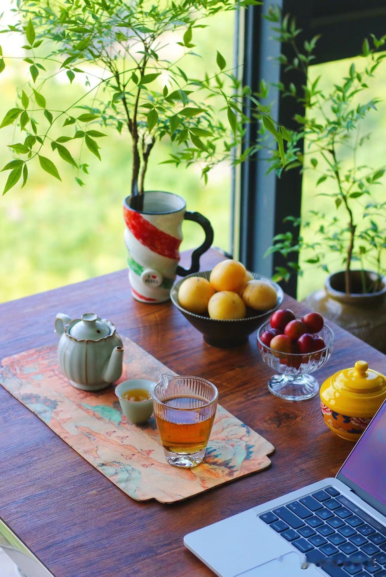 原生家庭不好的孩子
千万不要拿自己跟别人去比
也别要求太高
因为你去复制别人的成