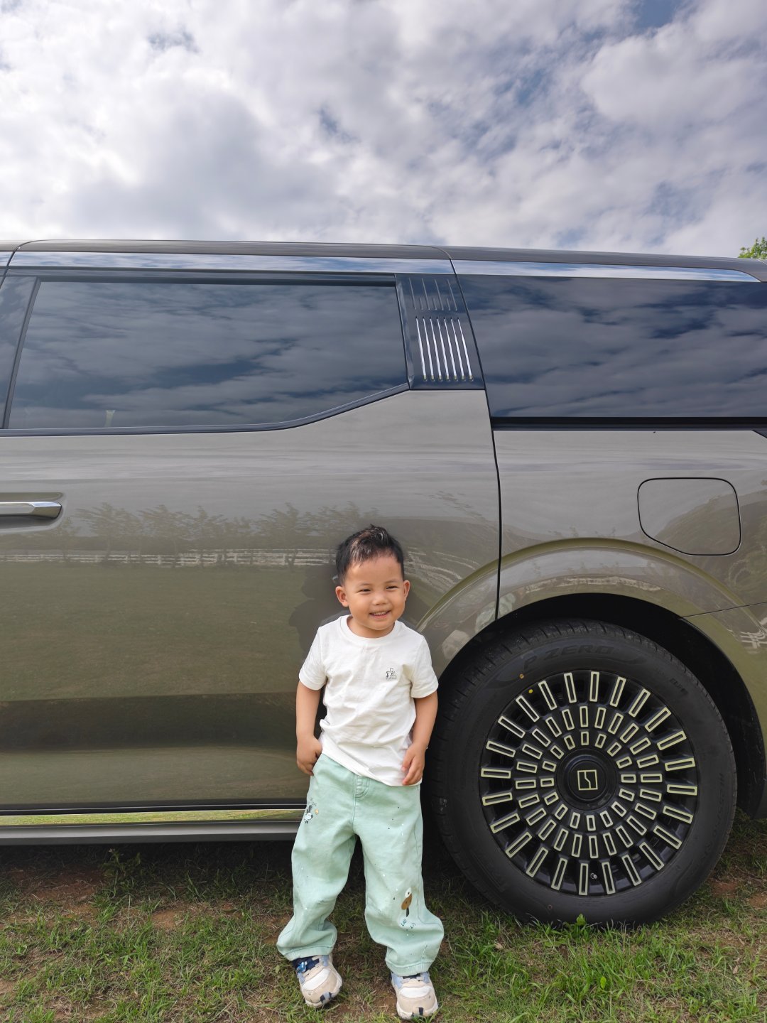 今天阿琛非常乖的陪我拍了一整天视频 现在拍完了方老师带着阿琛去机场回厦门 我继续