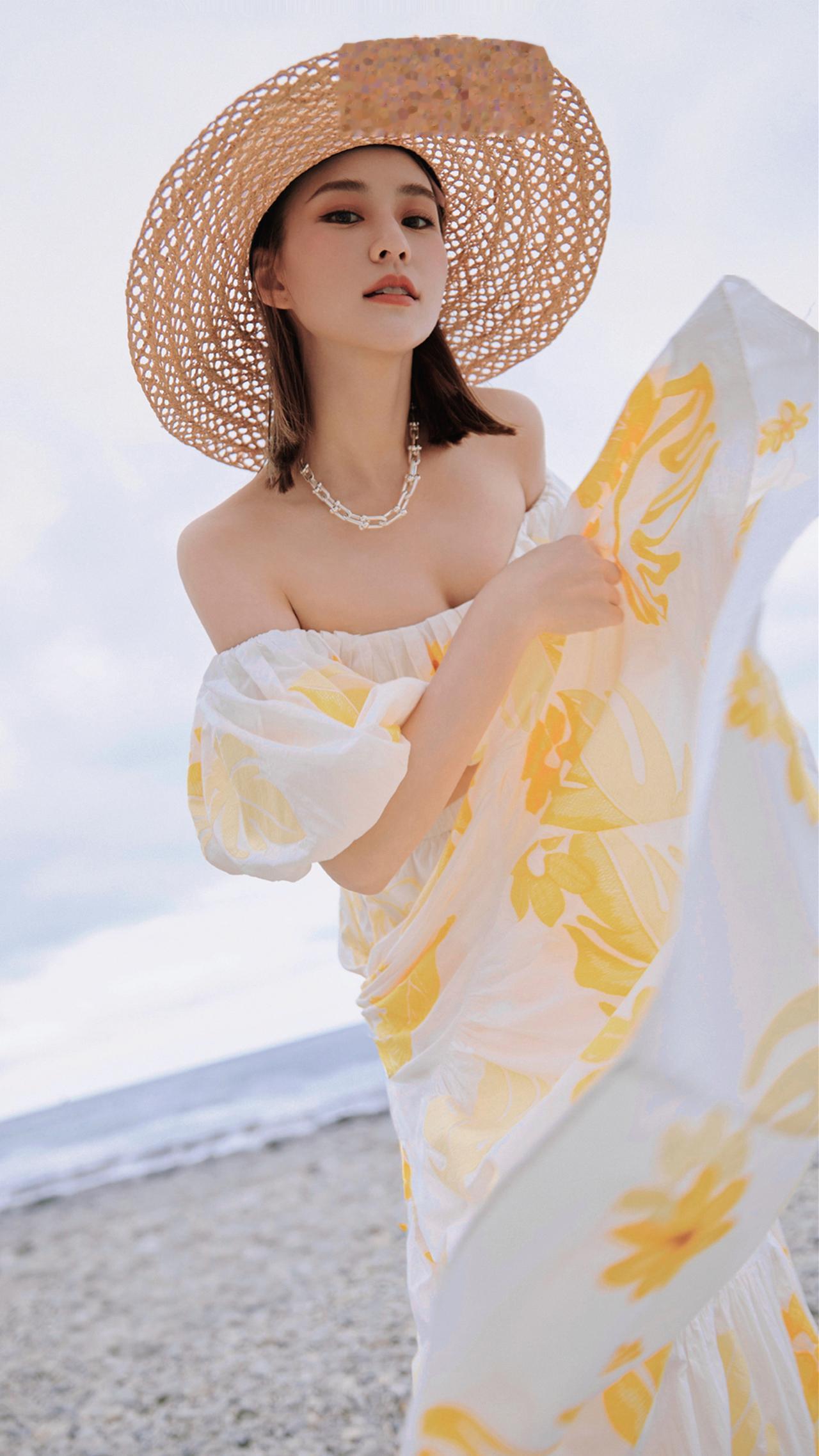 何超连海边浪漫碎花裙写真壁纸 