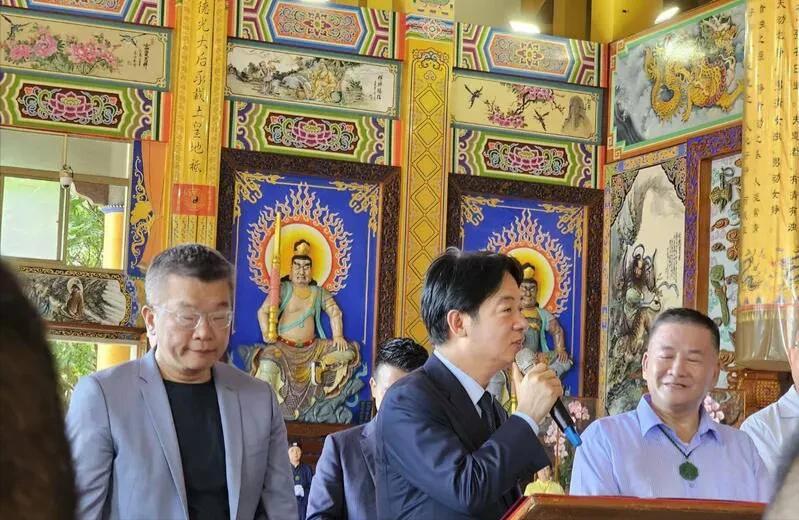 拿神明说事，赖被打脸！赖清德于9日前往台中外埔区的无极三清总道院进行参拜活动，发