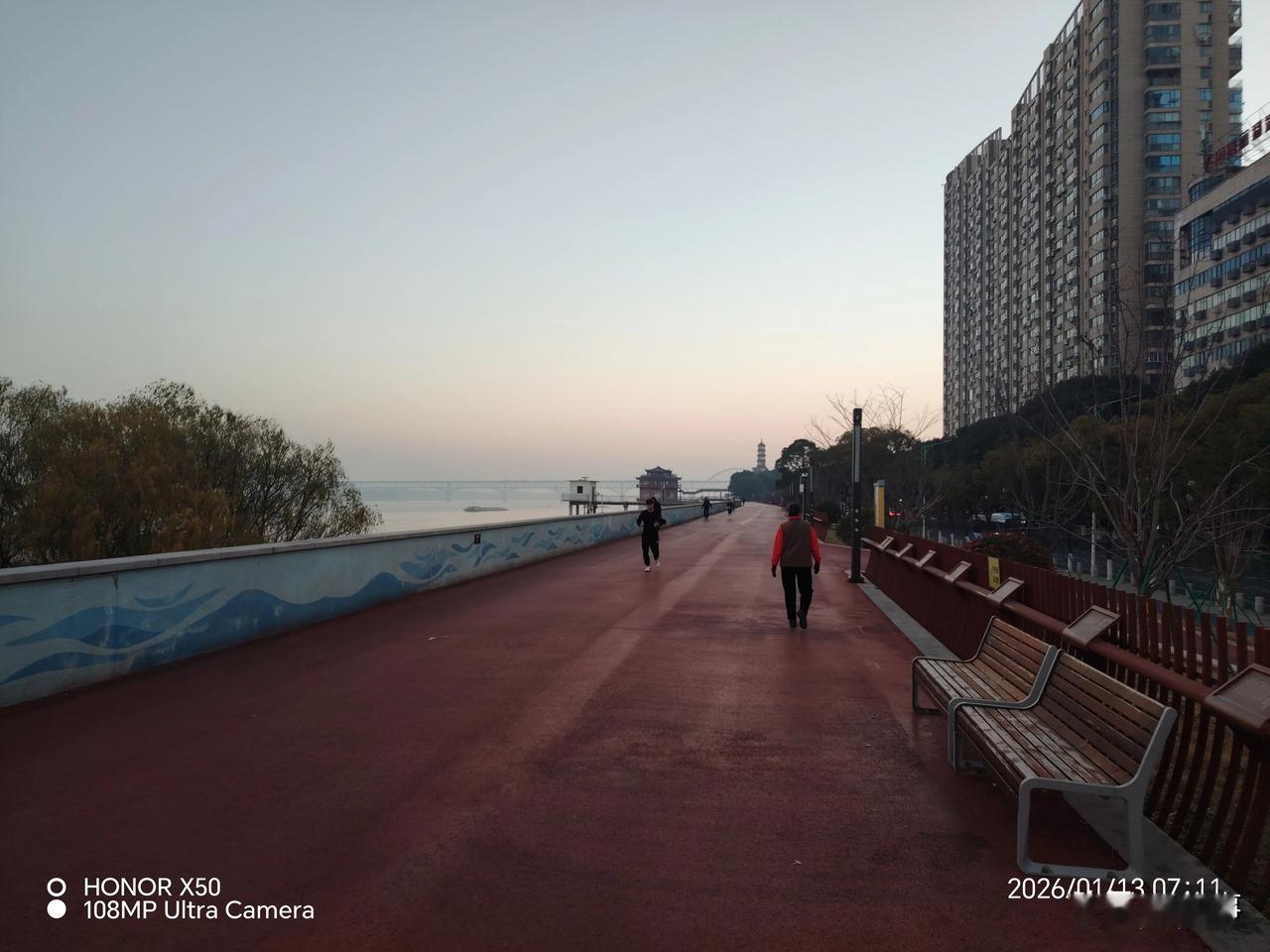 记录我的20262026年1月13日长江岸边晨练打卡