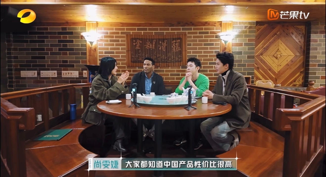 李佳琦说国货不能陷入刻板印象从前总被贴上低端平替标签，但如今无数国货用心钻研创新