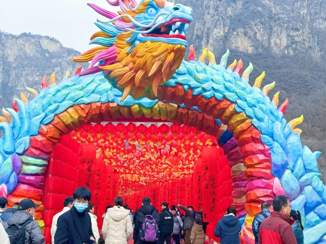 大年初一至十六，云台山新春喜乐会！非遗民俗、张灯结彩、年味浓浓、人气火爆！#云台