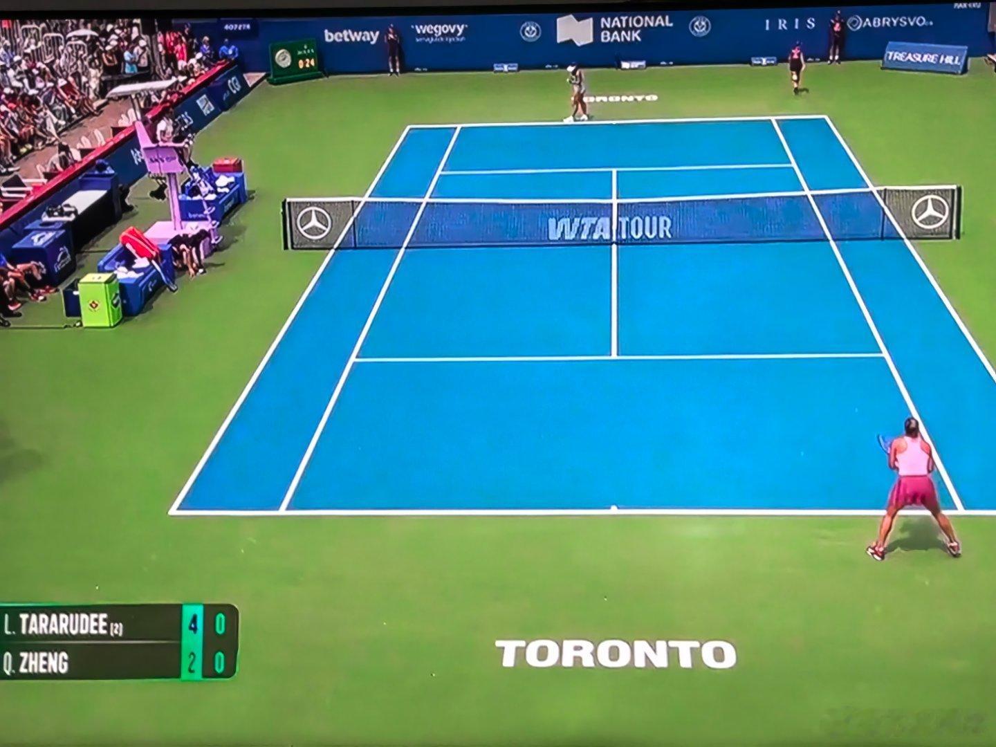 WTA1000多伦多资格赛🇹🇭塔拉鲁德率先破发，4-2郑钦文🇨🇳今天比赛