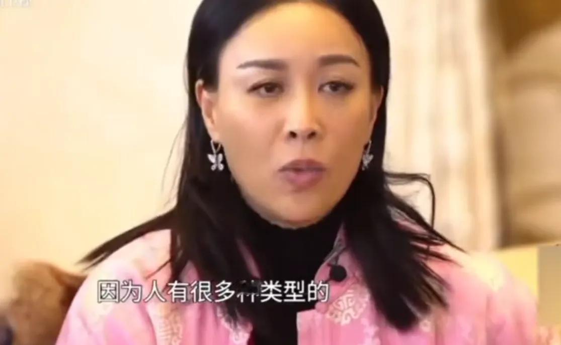 “二姐”的演唱会轰动挺大。
“二姐”是那英的外号，不是指她的排行。
那英的二，在
