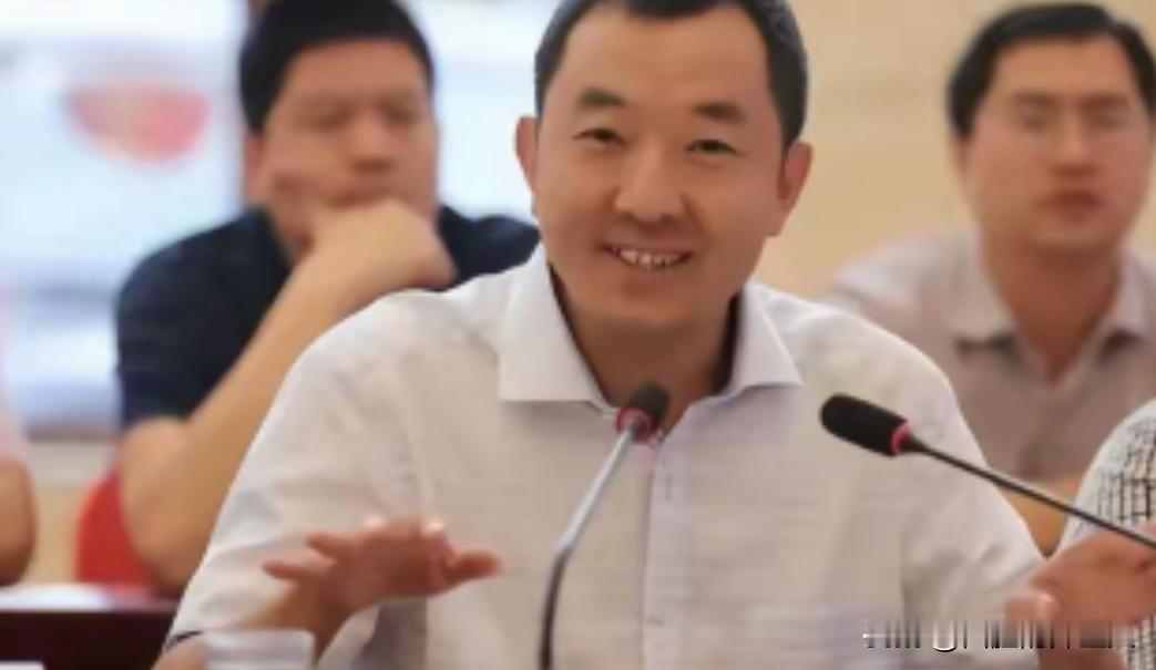 清华反腐书记陈行甲，在母校演讲时毫不避讳：“我的前任县委女书记，在天安门附近买了