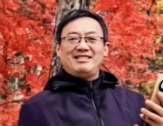 汤家凤10月21日大清早发文，指出一个让人难以理解的现象：许多媚日、伤害民族情感