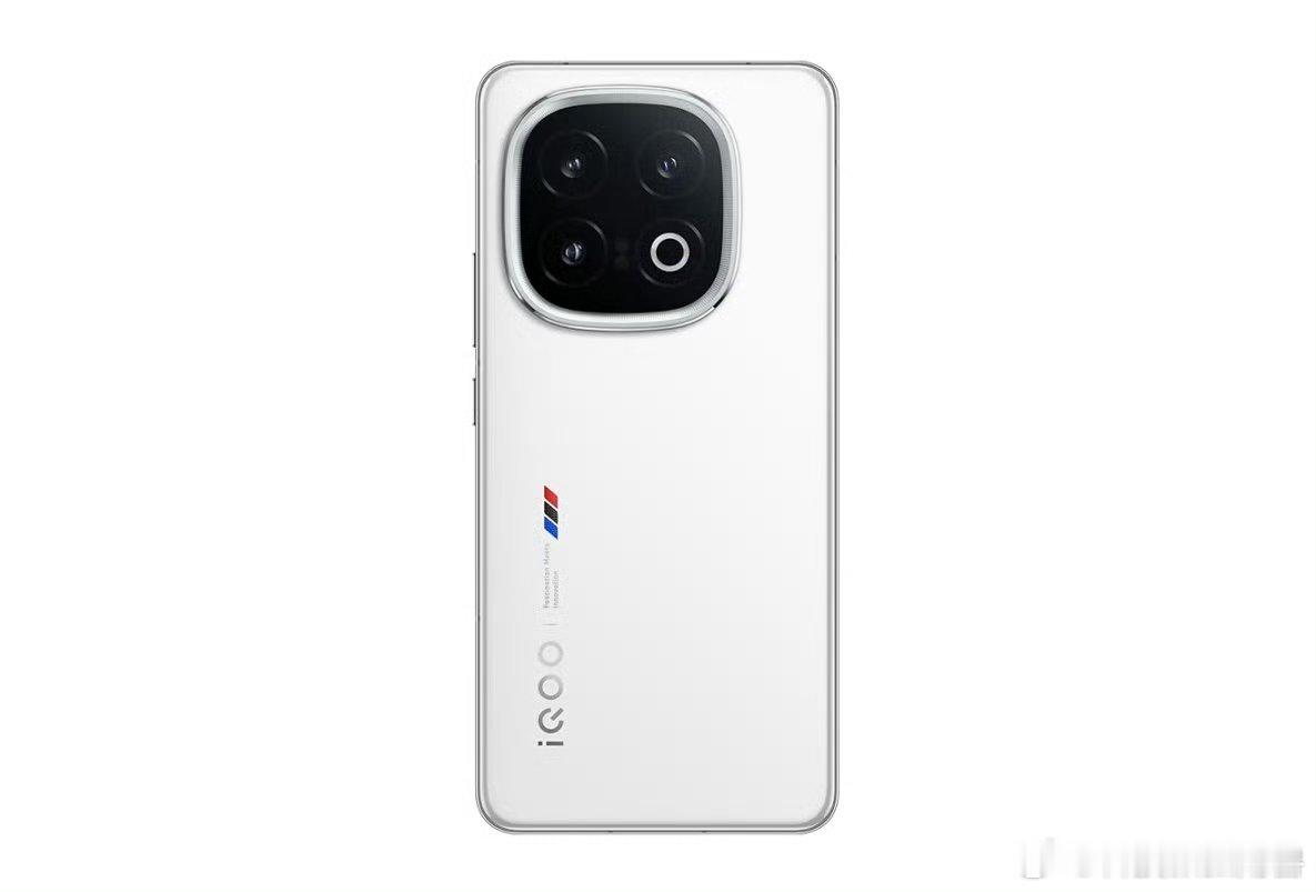 iQOO 13这机子屏幕，性能，快充电池，扬声器和马达都堆得很顶，削了影像把价格