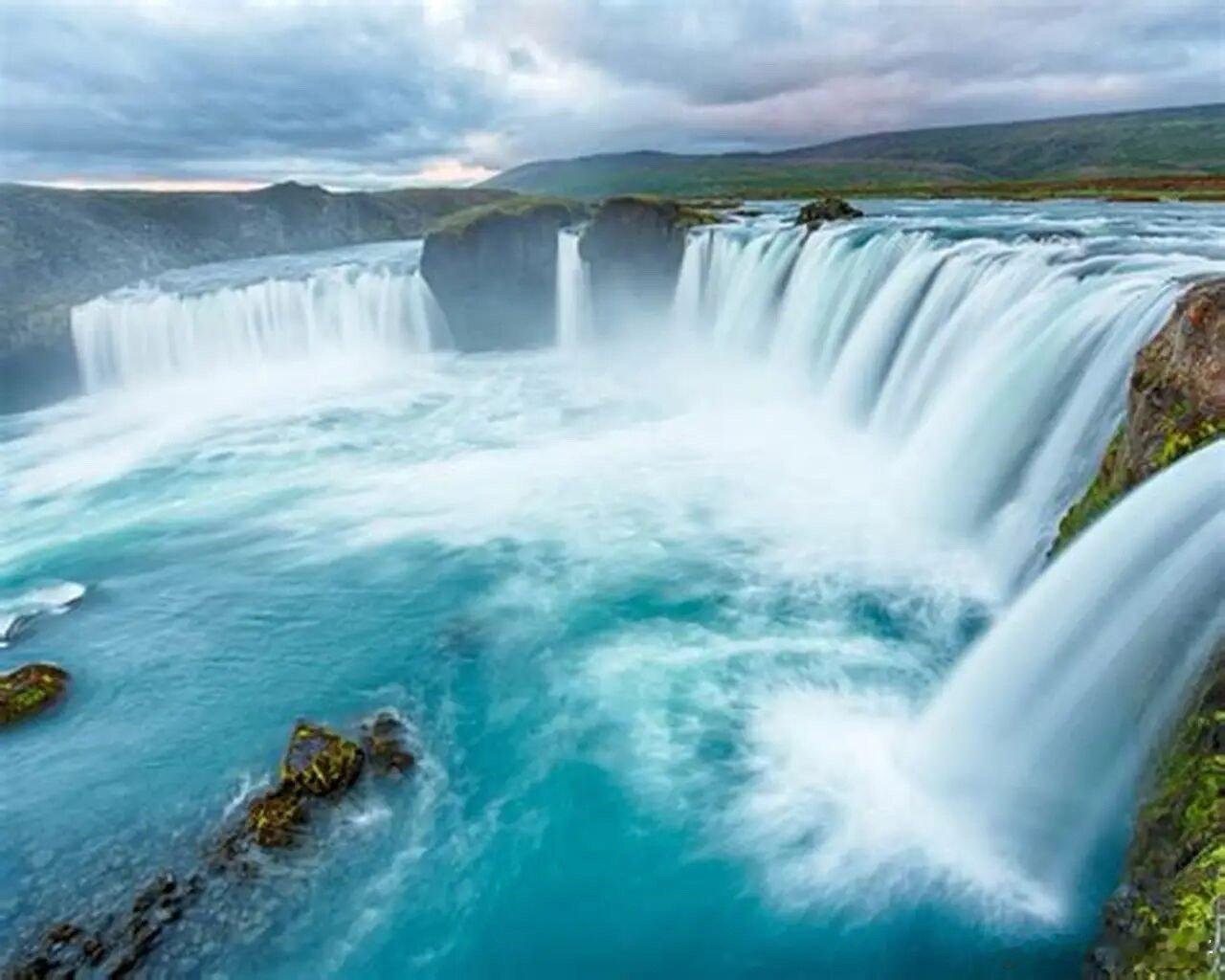 飞流直下三千尺，疑似银河落九天 