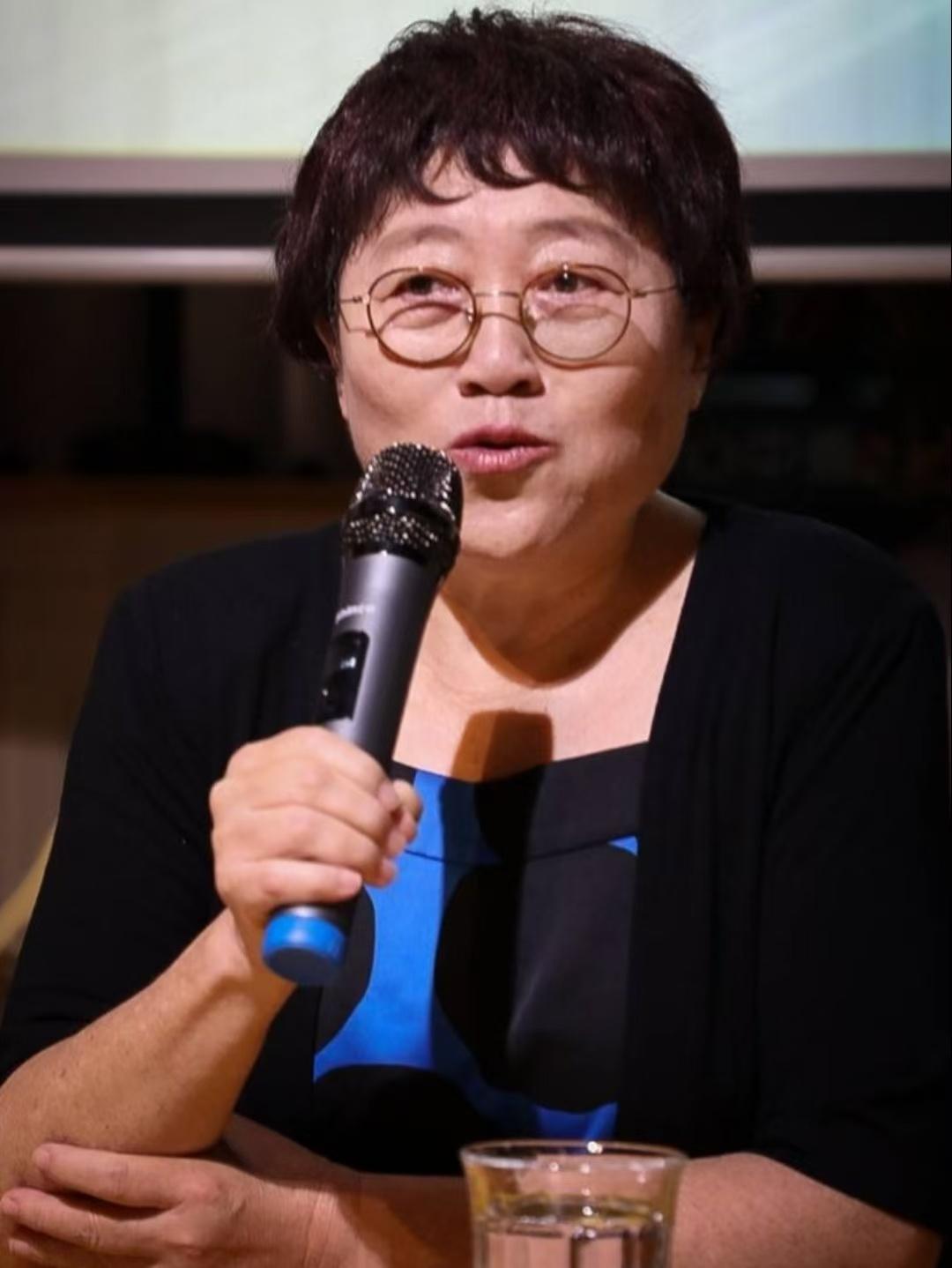 一位性学专家说了句睡不着的话：
“男人怕的不是变老，
怕的是老了没人要。
女人怕