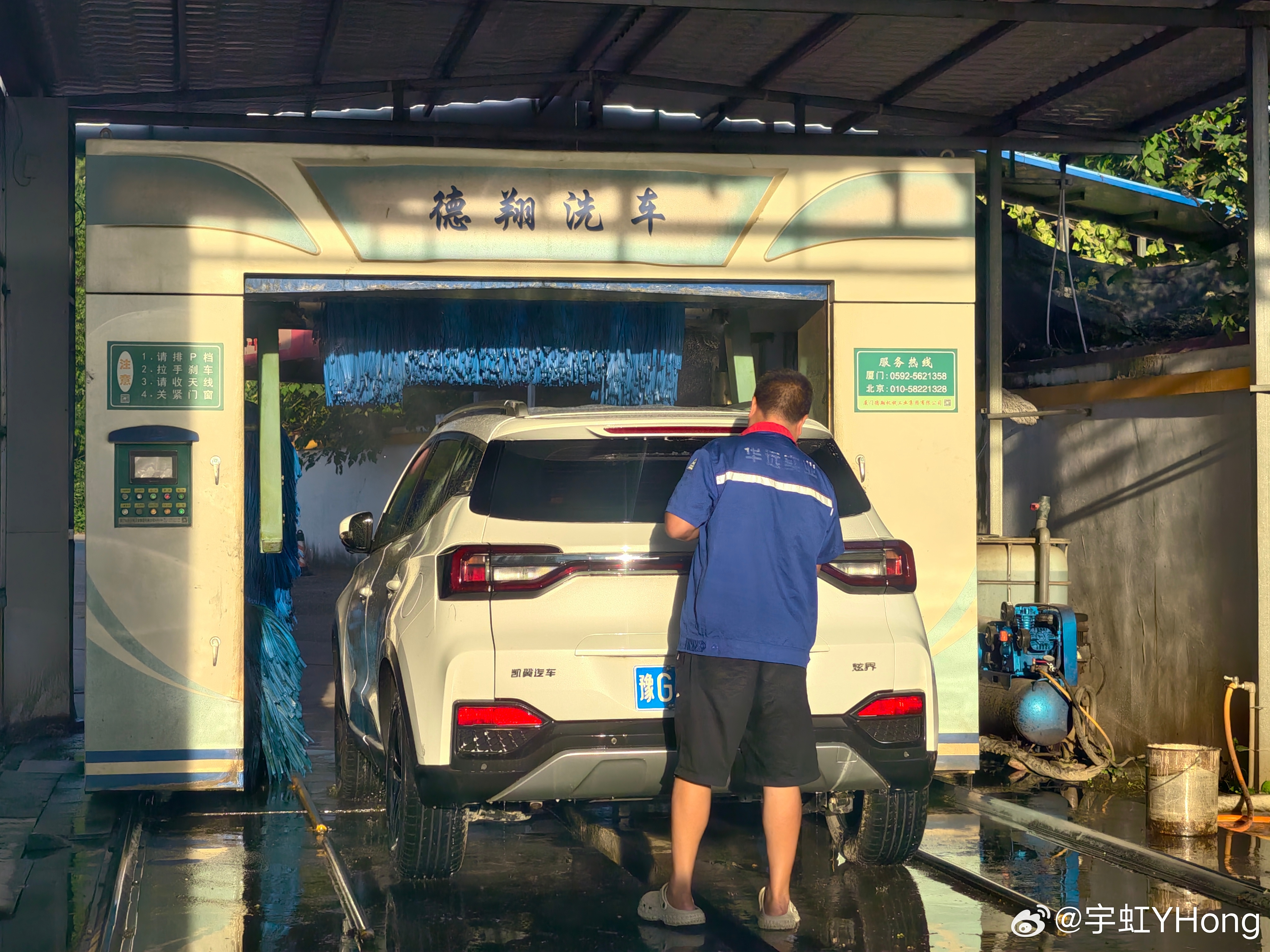 吵什么92 95我们这现在加油92 92同价了加油优惠5毛，送水送纸巾送洗车人工