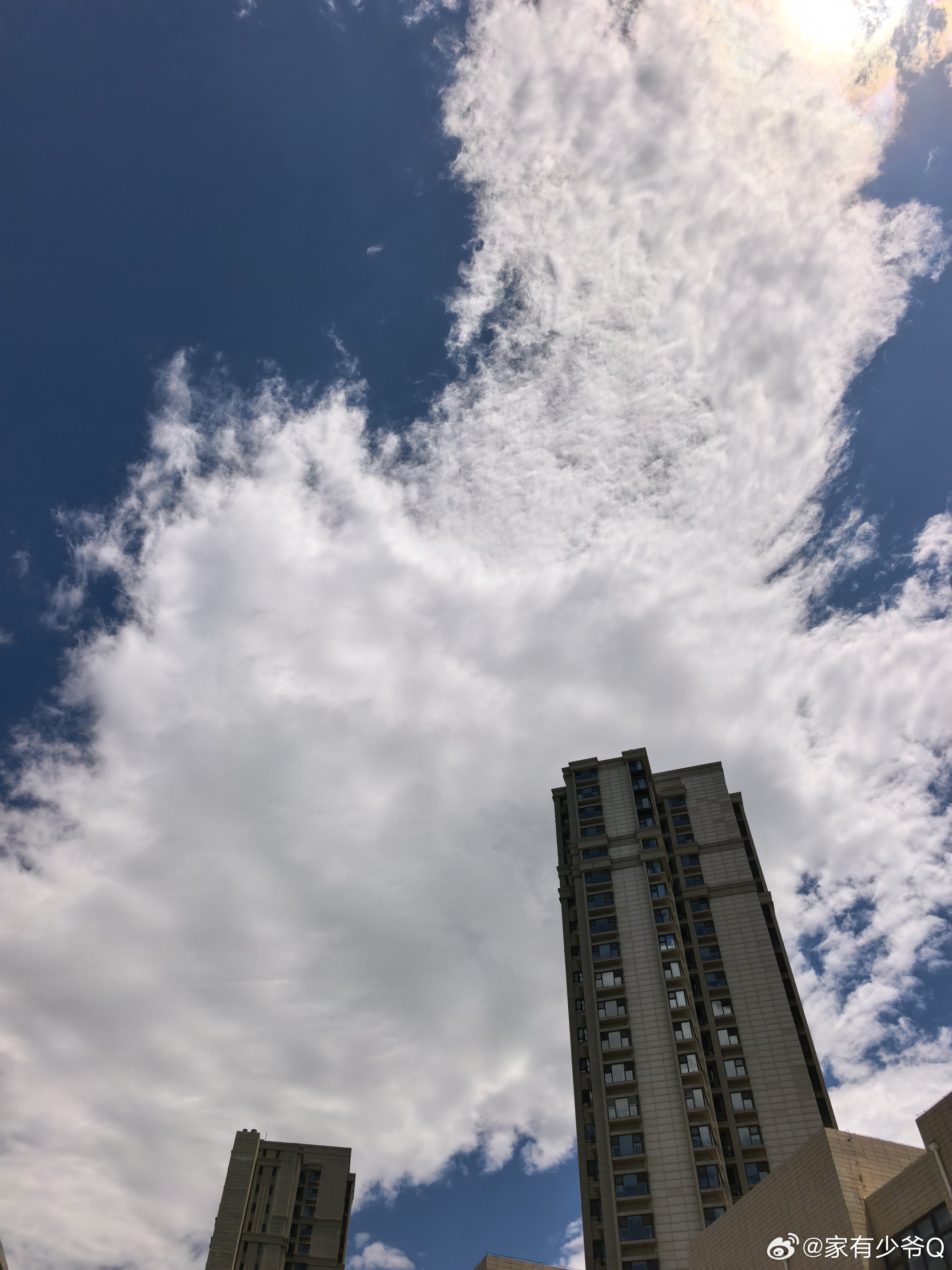 这几天感觉全国各地都在下雨昨天放学时下大雨去接小孩姐其实她下车时就是毛毛雨了夏天
