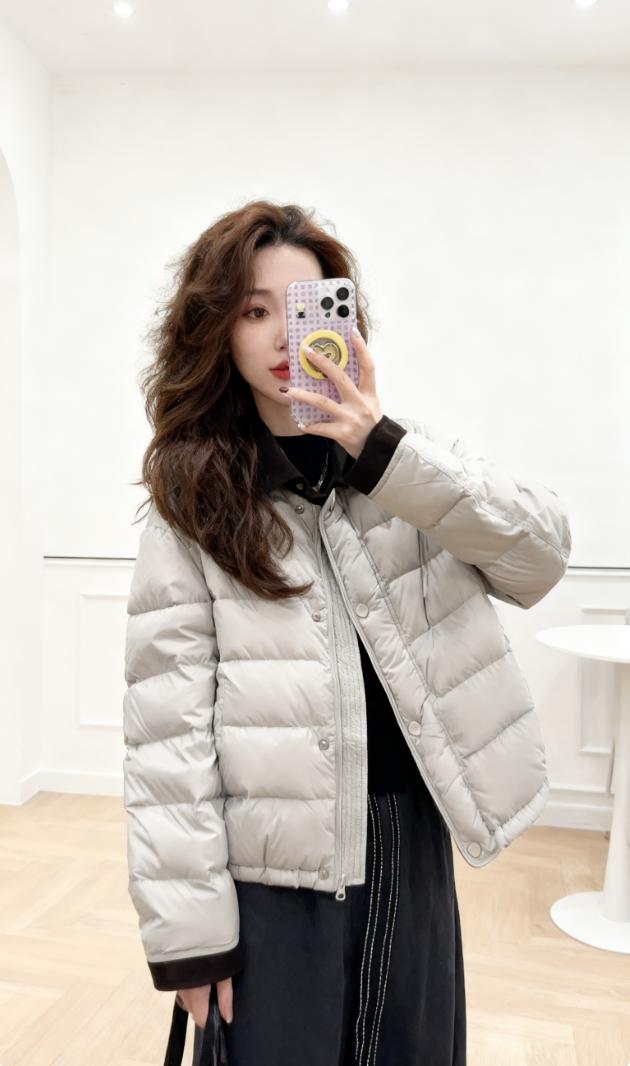 白鸭绒羽绒服女