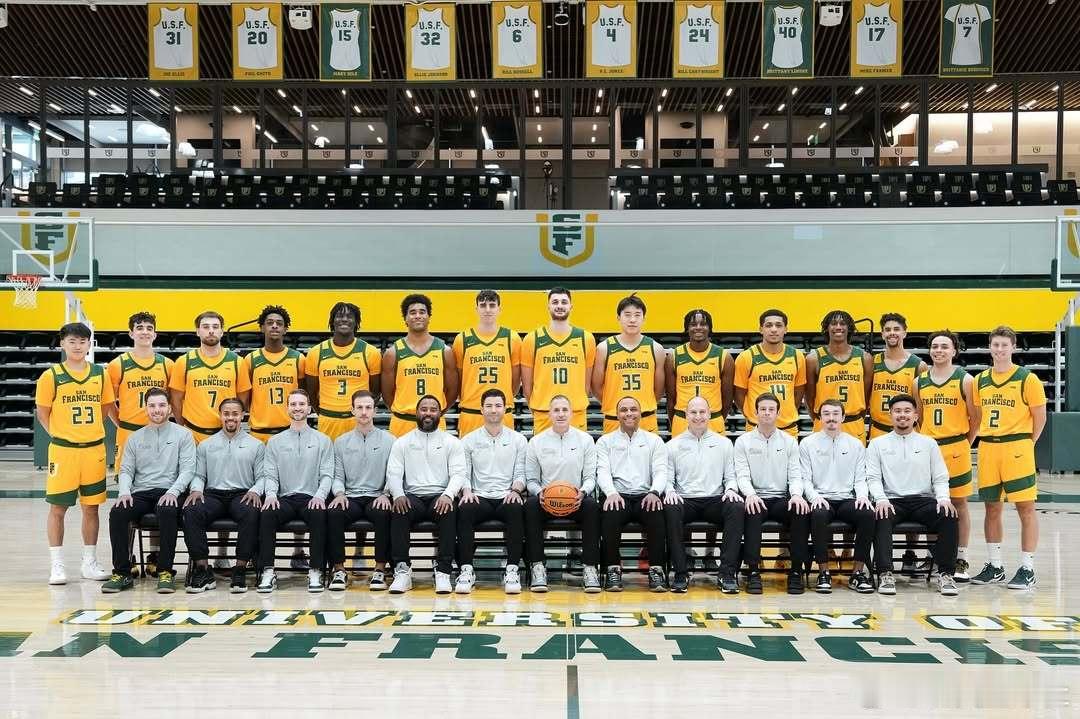 旧金山大学赛季首场Exhibition Game对阵犹他州大学，王俊杰首发出场，