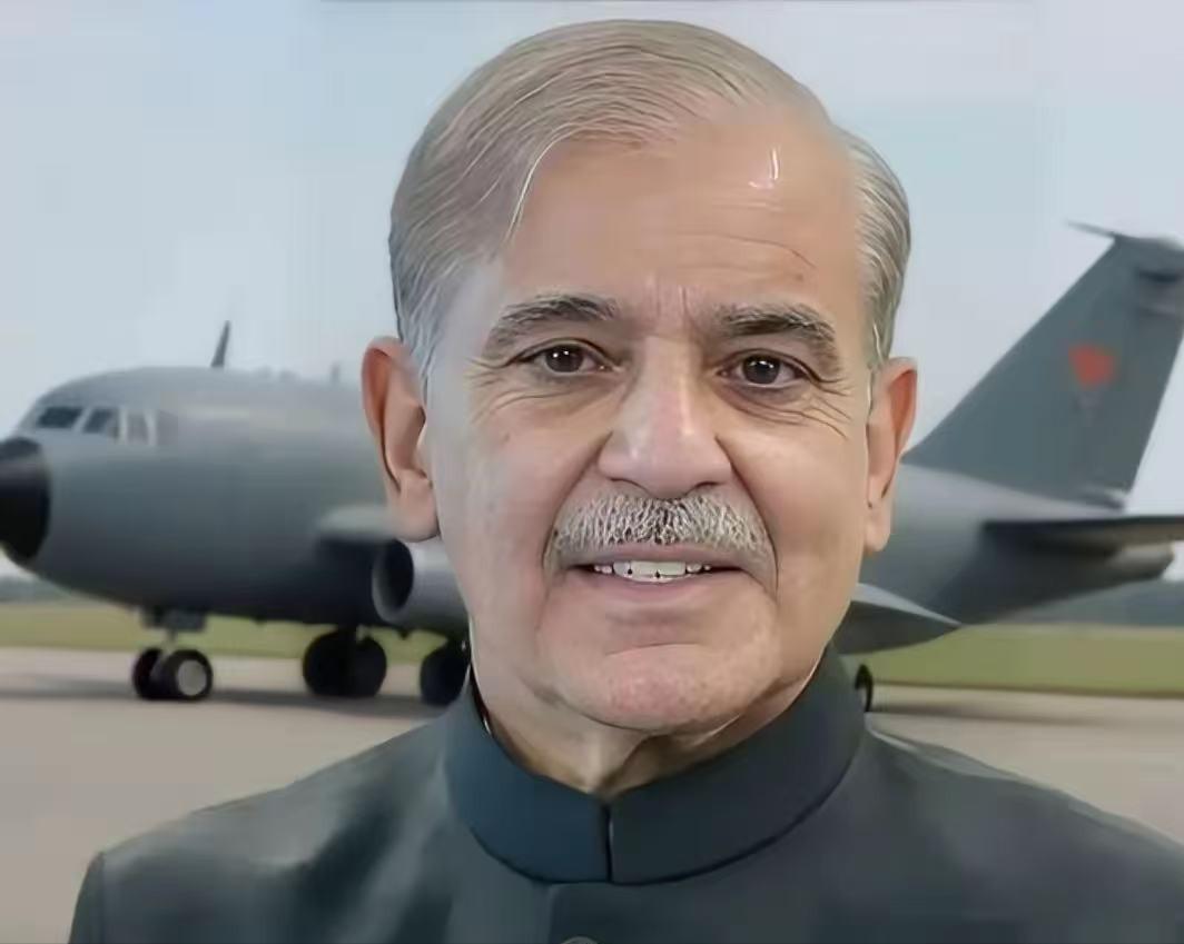 巴基斯坦传来的消息！
4月15日，巴基斯坦总理办公室突然甩出一条消息：总理夏巴兹