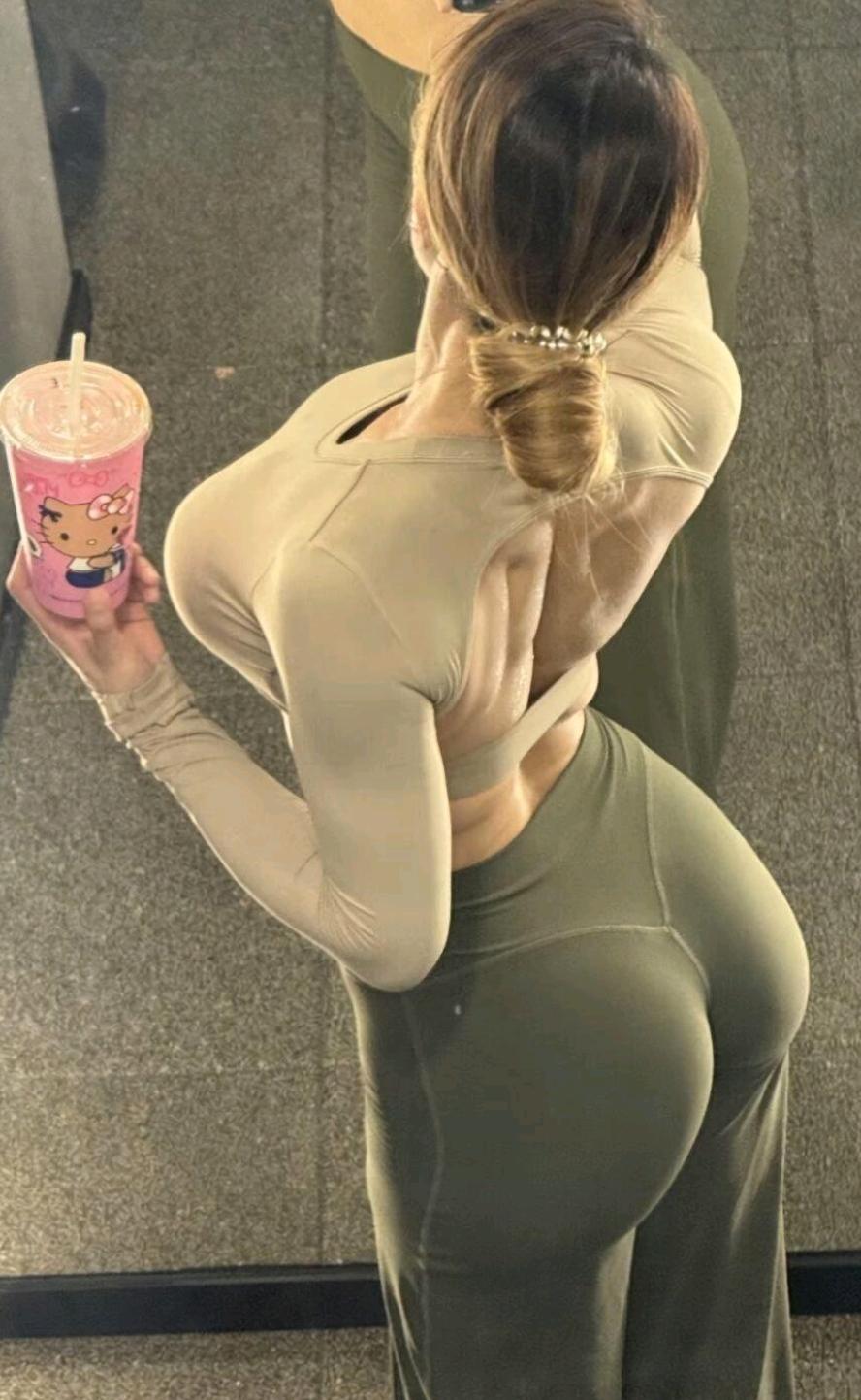 凹凸有致健身创作者 健身美女好身材颜值健身女孩 健身女私照 健身性感照