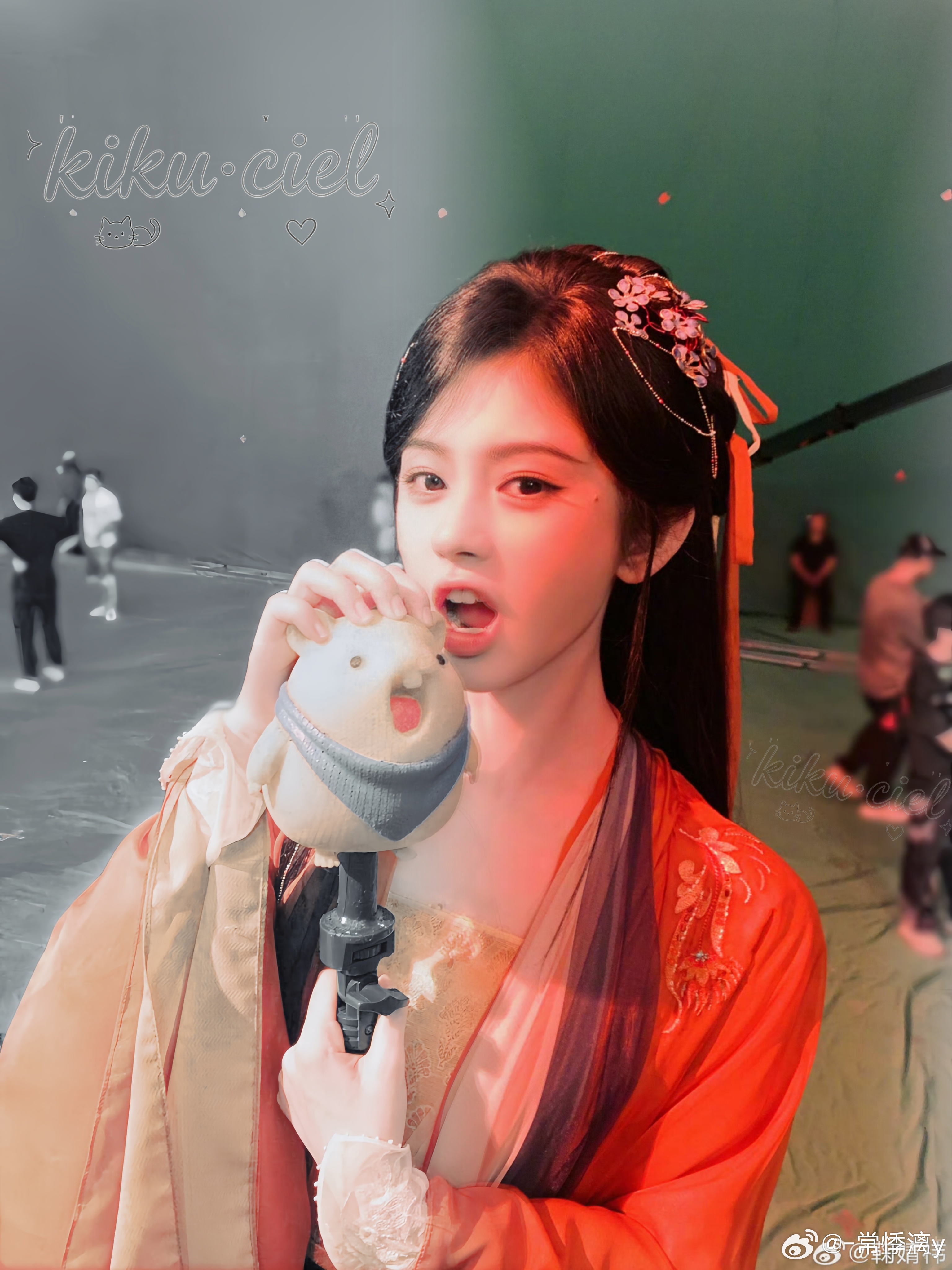 鞠婧祎修图贴去红 