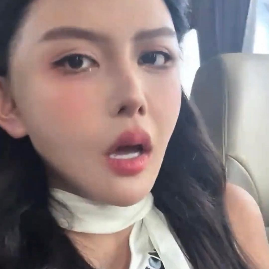 韩安冉因整容过度鼻子呼吸不畅爱美之心人人都有，但是我觉得原生的自己最好了，要是想