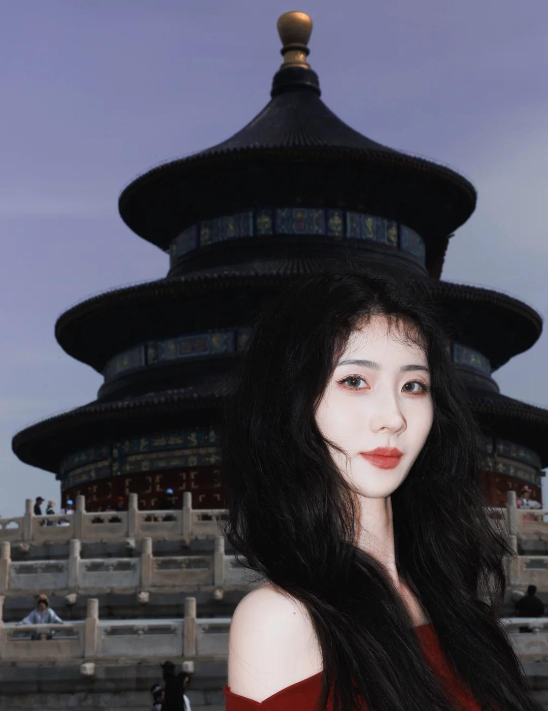 北京的柳絮快把我飘成柳致敏了。。。
但是坛坛你美^ ^天坛 北京 美女 氛围感