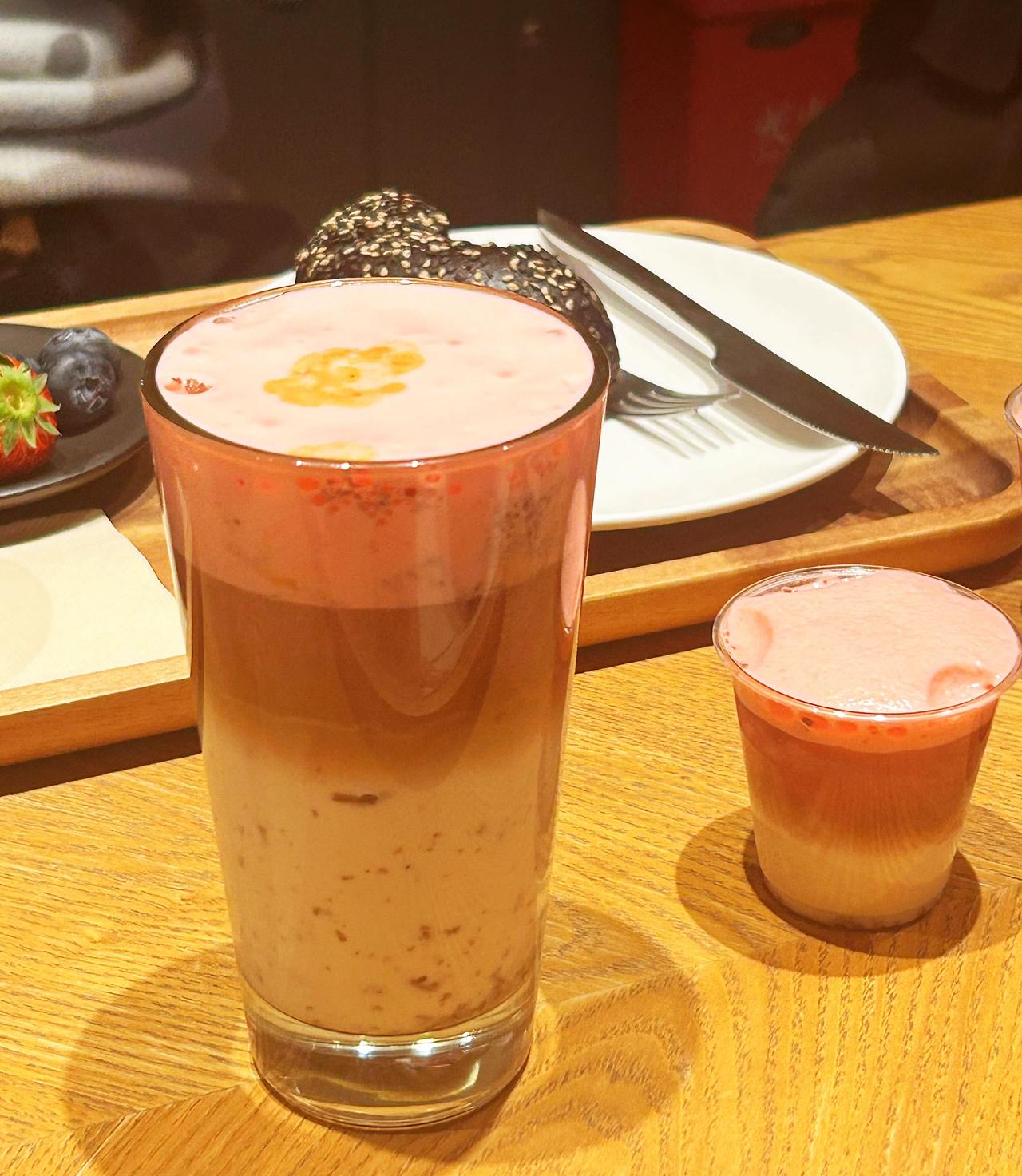 今年是星巴克大连二十年，我在周年主题店（星巴克臻选星海广场店）喝到了专属大连的城