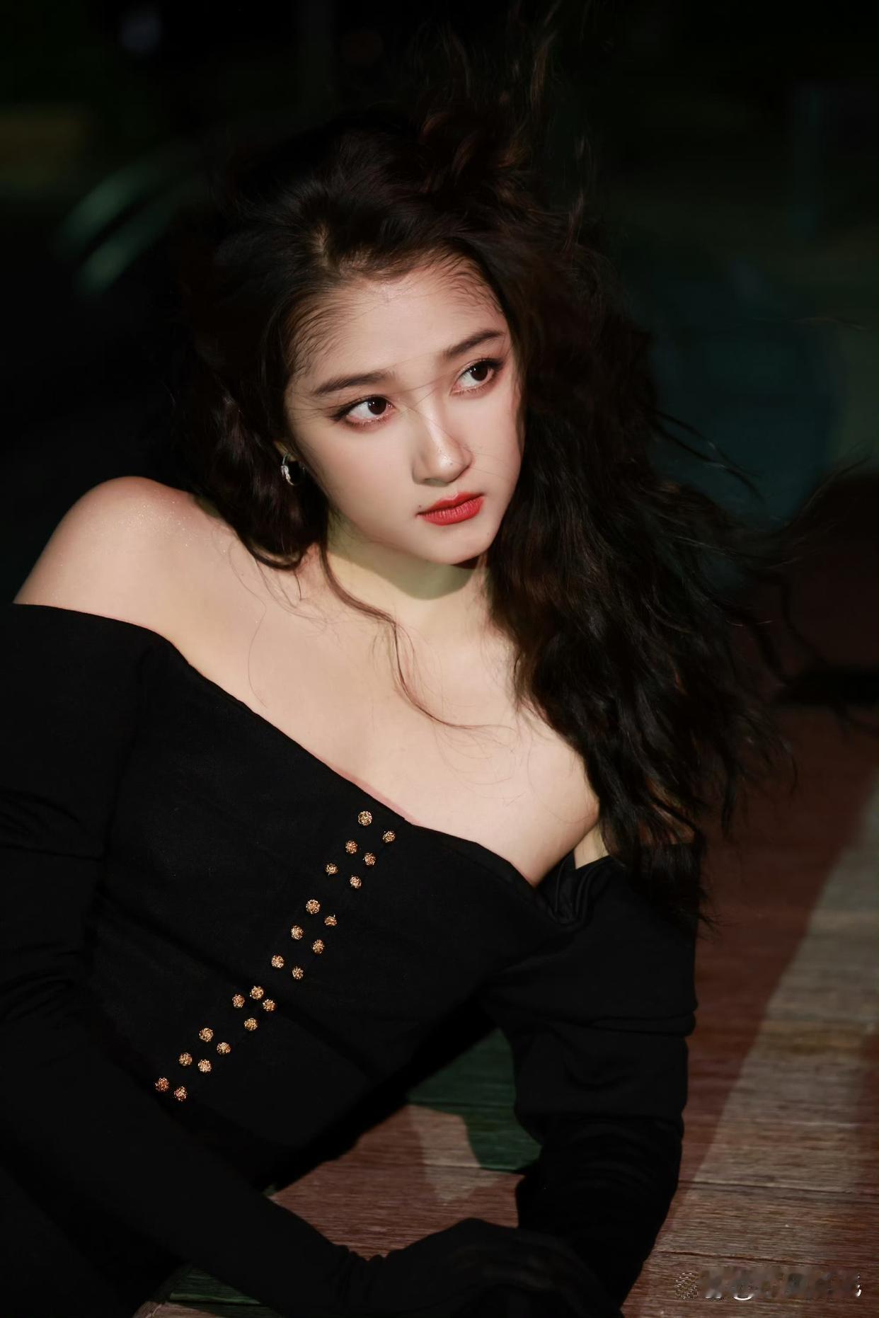 1. 张柏芝忒爱生娃，还打算接着生，反正不愁没人。2. 陈伟霆受访特意讲不会当未