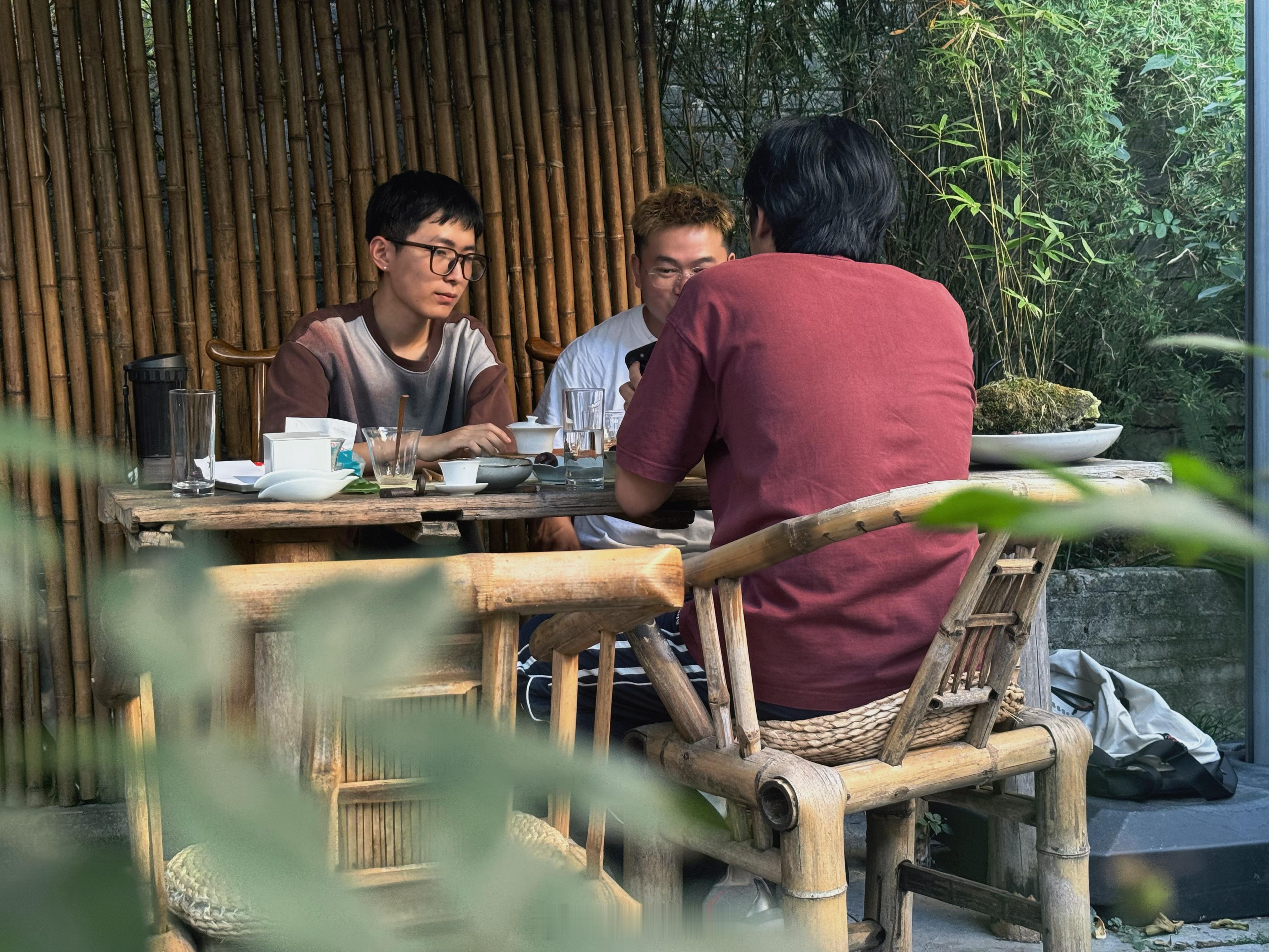 以茶会友 | 昨天晚上喝醉了酒，得罪了友，还丢尽了人。昨夜，回到宿舍以后，没咋洗