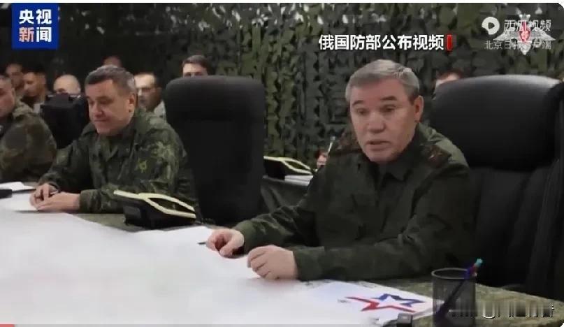 乌俄两军统帅前后仅隔两日不约而同前往顿涅茨克重镇红军城方向视察，这预示着未来一段