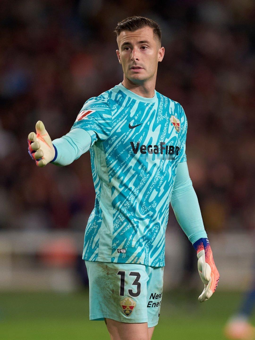 每体：小克鲁伊夫担任阿贾克斯体育总监后对多名巴萨球员感兴趣，如佩尼亚，肖恩-克鲁