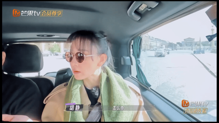 胡静 七点钟醒来就是不爱我？她是个演员，不是花瓶。 胡静并没有叫停自己的演员生涯