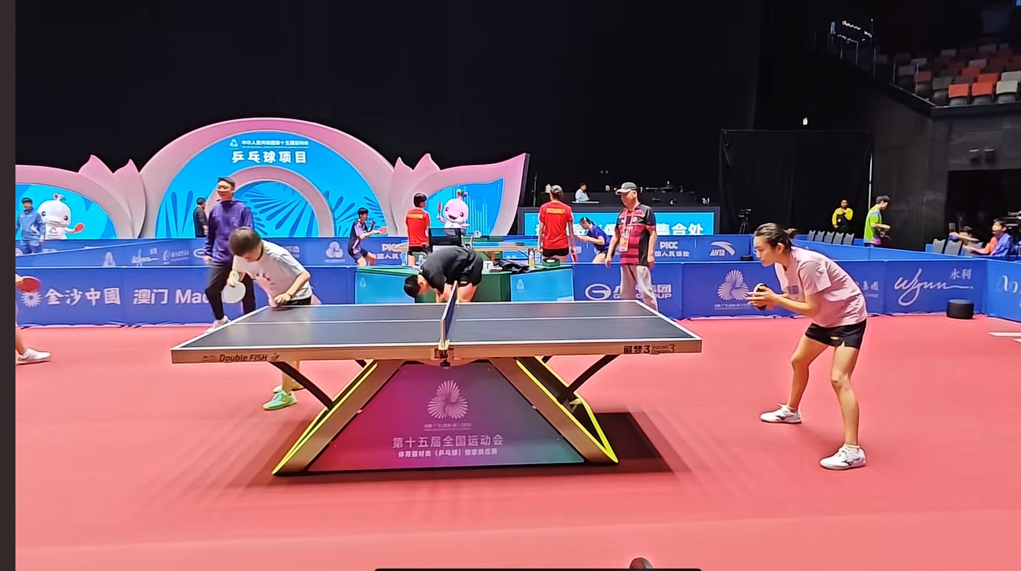 看球的都得倒时差 迪姐不用[笑cry] ​​​