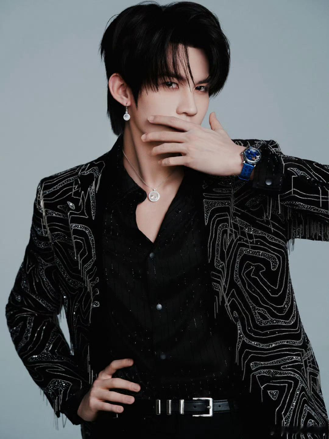 云旗｜云旗曼谷生日演唱会云旗曼谷生日演唱会造型，完全奢牌云集哦，出发机场全套Lo