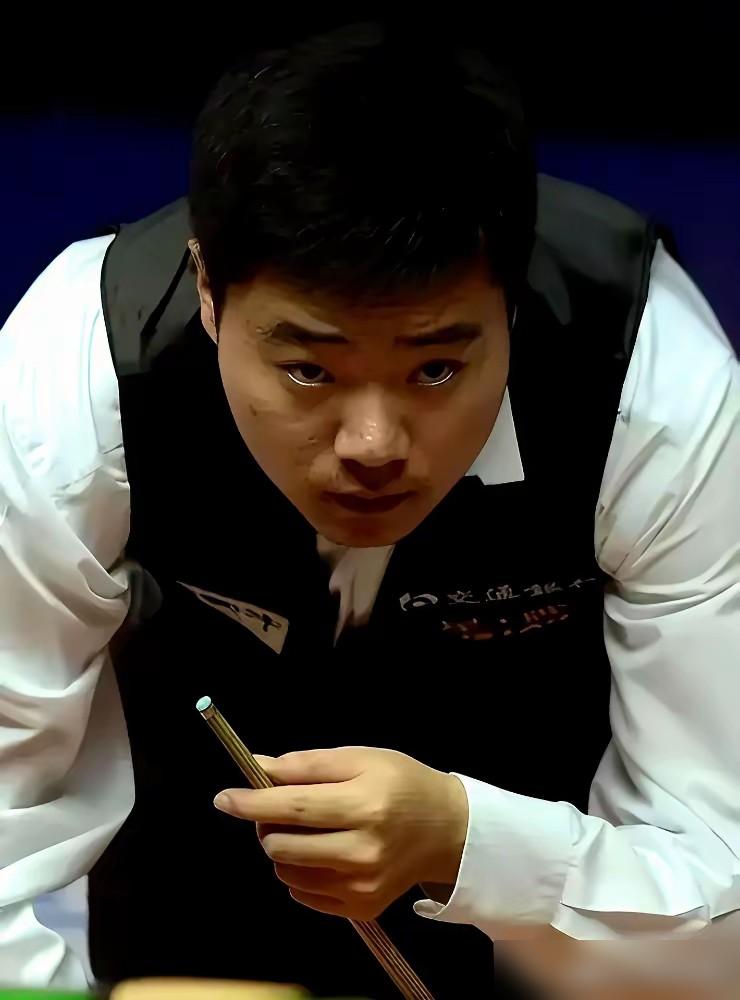 别再吹什么“时代悲剧”了。我告诉你，丁俊晖的意难平，从来不是输给了神仙打架，而是