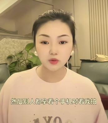 罗娇说她太难了，不仅要时刻留意自己的身材，还得注意言谈举止。就连走路时，都得挺直