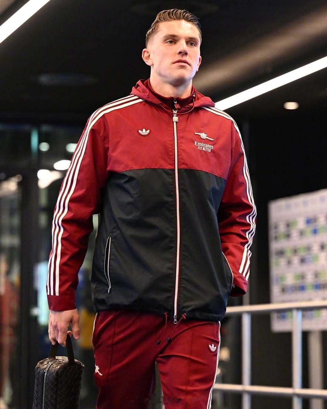 全队集结  cr：阿森纳足球俱乐部 