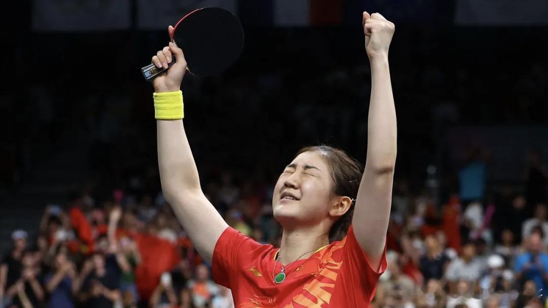 陈梦上身全运会山东队服 亮剑！陈梦以赛代练备战全运会，在山大训练赛3-0横扫泰国