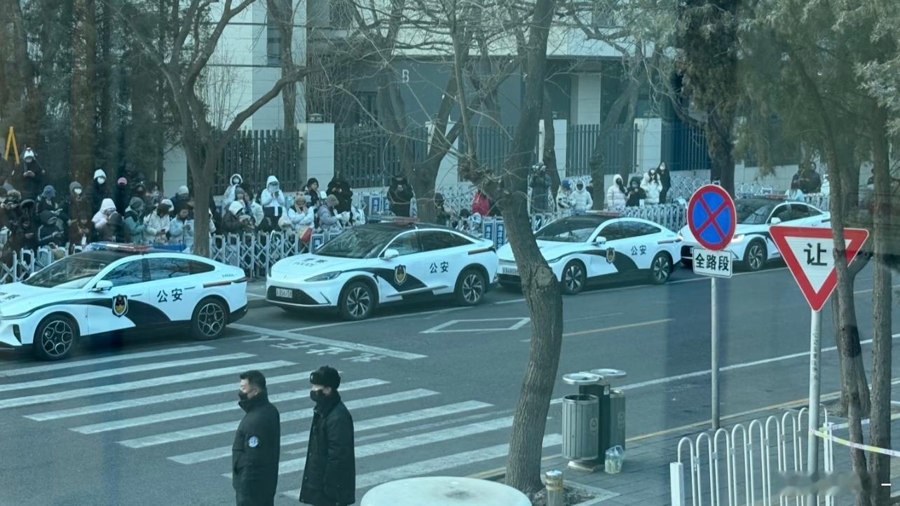 感觉王一博越不怎么出现还越红了 