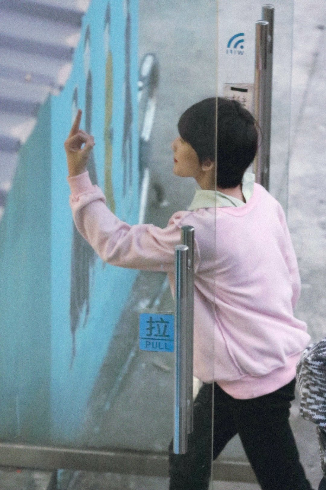 余宇涵啊啊他怎么了有人能告诉我吗 