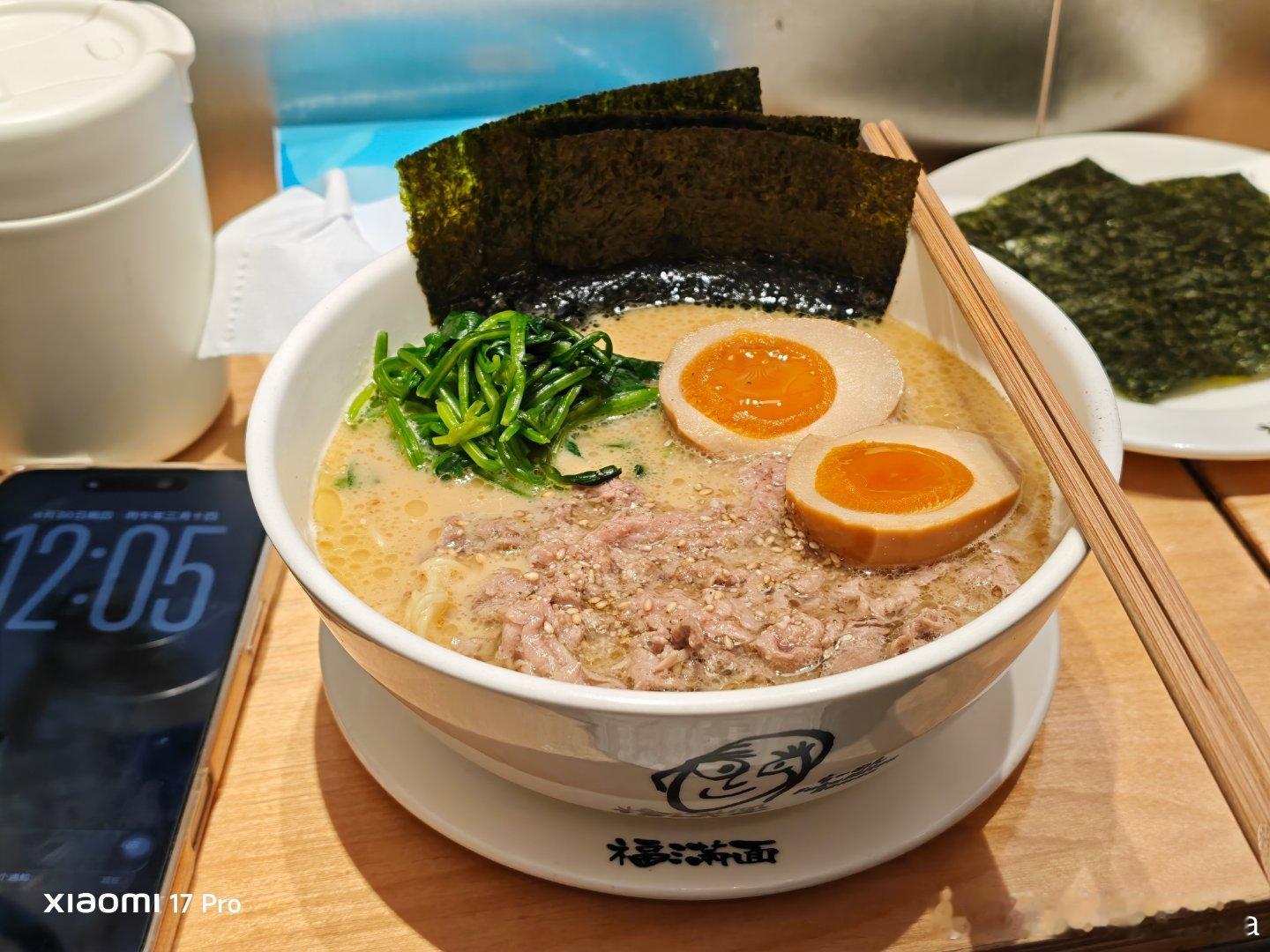 来进贤路办事，附近吃口饭，68一碗的吊龙拉面吃不完有点心疼。市区果然寸土寸金～ 