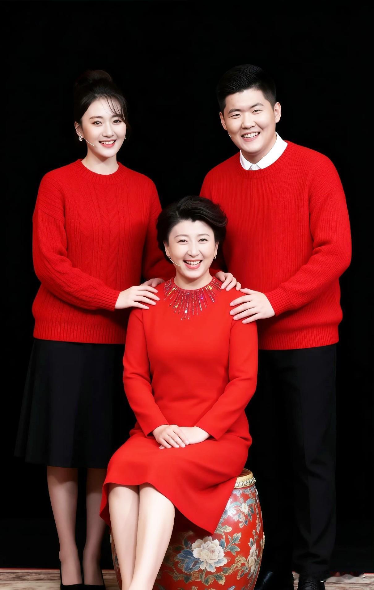 闫学晶与儿子一起道歉！[捂脸]
闫学晶彻底塌房了，账号被封，代言被取消，儿子学历