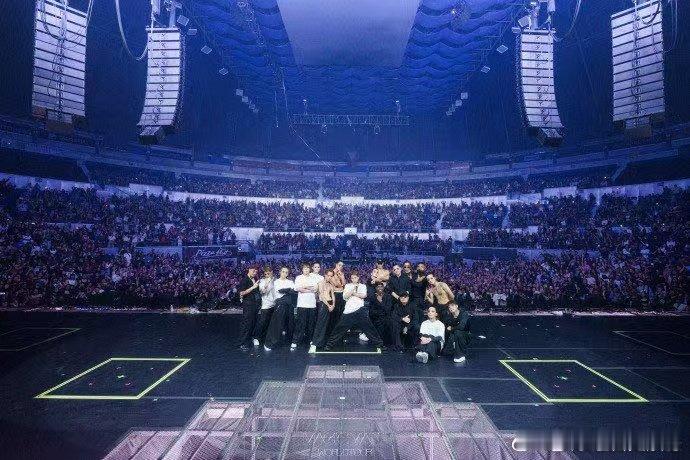 王嘉尔让菲律宾疯狂的男人 谁懂这份狂热！王嘉尔登陆马尼拉开唱，作为少有的中国艺人